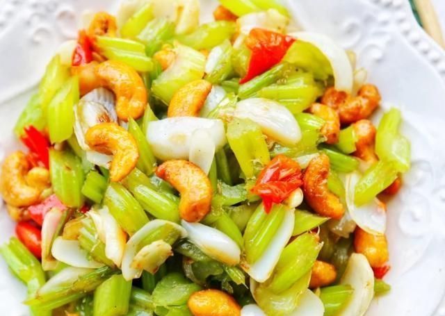 五花肉|肥而不腻全家人都喜欢的五花肉烧鹌鹑蛋,想吃就做一份吧