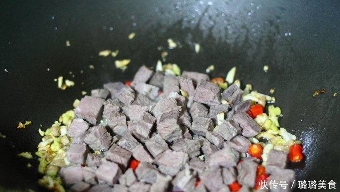  季菜|豇豆这么炒一盘都不够吃，开胃又下饭，应季菜抓住机会要多吃！