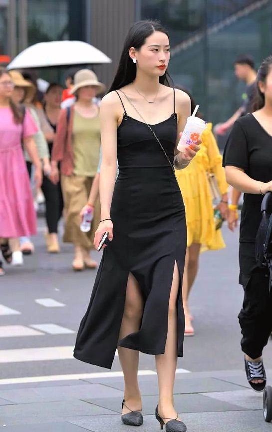  裙摆|辣妈穿不规则裙摆，减龄又不做作，最适合逛街穿！