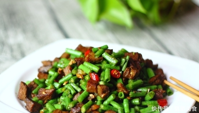 季菜|豇豆这么炒一盘都不够吃,开胃又下饭,应季菜抓住机会要多吃!