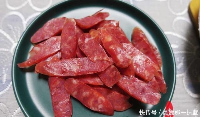 晚餐|看看我们的晚餐，有肉有鸡蛋有菜，有饭有粥，吃得舒服