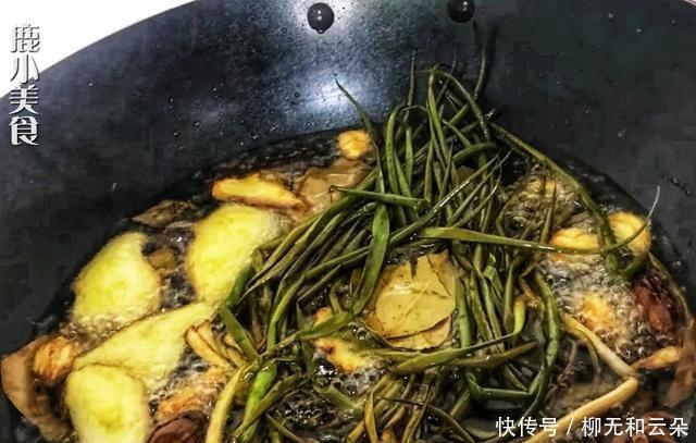 面条|这样炒辣椒油比买咸鲜更辣,小炒面条,凉辣可口