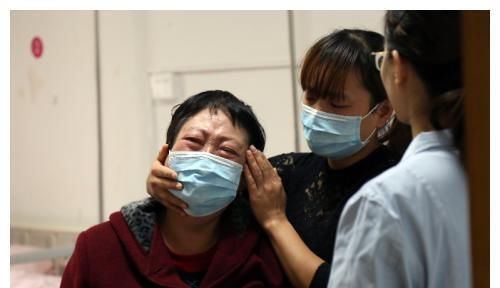  孩子溺水|一盆卫生间里的水，夺走孙子的命，奶奶“节约”导致全家心痛