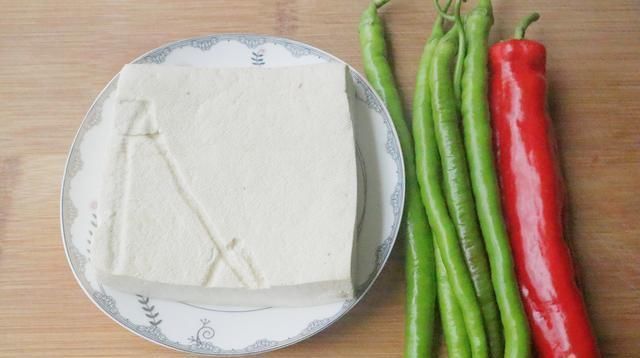 豆腐|夏天就馋豆腐这个吃法,切一切煮5分钟,出锅连渣都不剩,太好吃