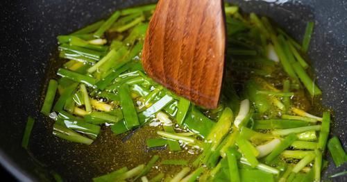  花生油|玉米油、大豆油、花生油，哪种油更适合家庭使用区别大，别用错