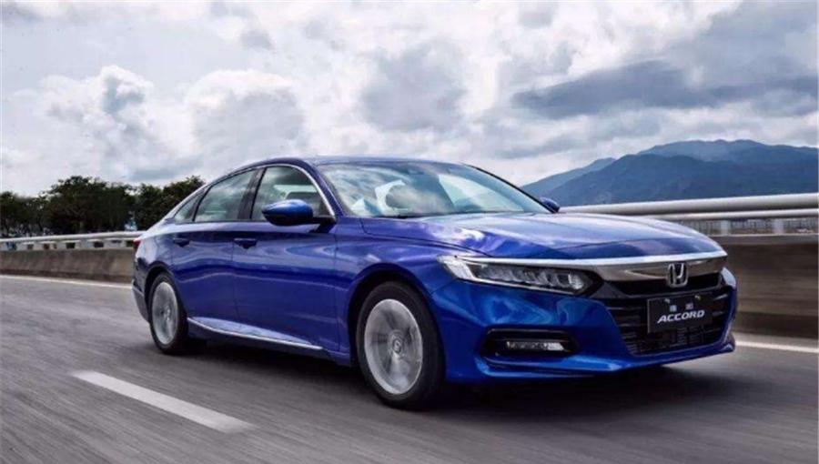 雅阁|中级车之王是德系还是日系?雅阁迈腾对比,一看便知