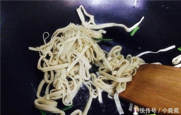  豆制品|春天炒蔬菜，给肠道洗个澡，吃多也不怕胖，没吃过的要试试
