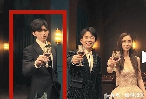 酒杯|跑男家族同时举杯,看清蔡徐坤郑恺拿酒杯的姿势,才知谁是真绅士
