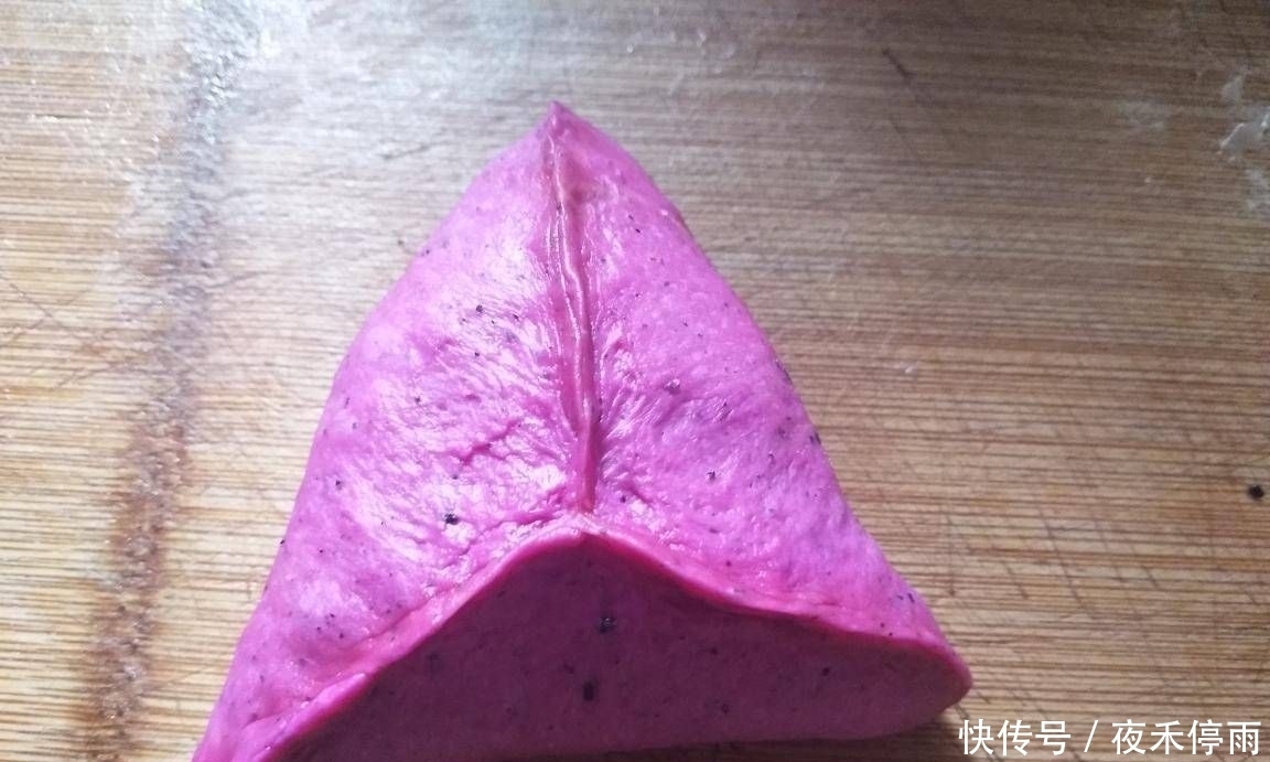 黄油|粉色火龙果麻薯软欧面包