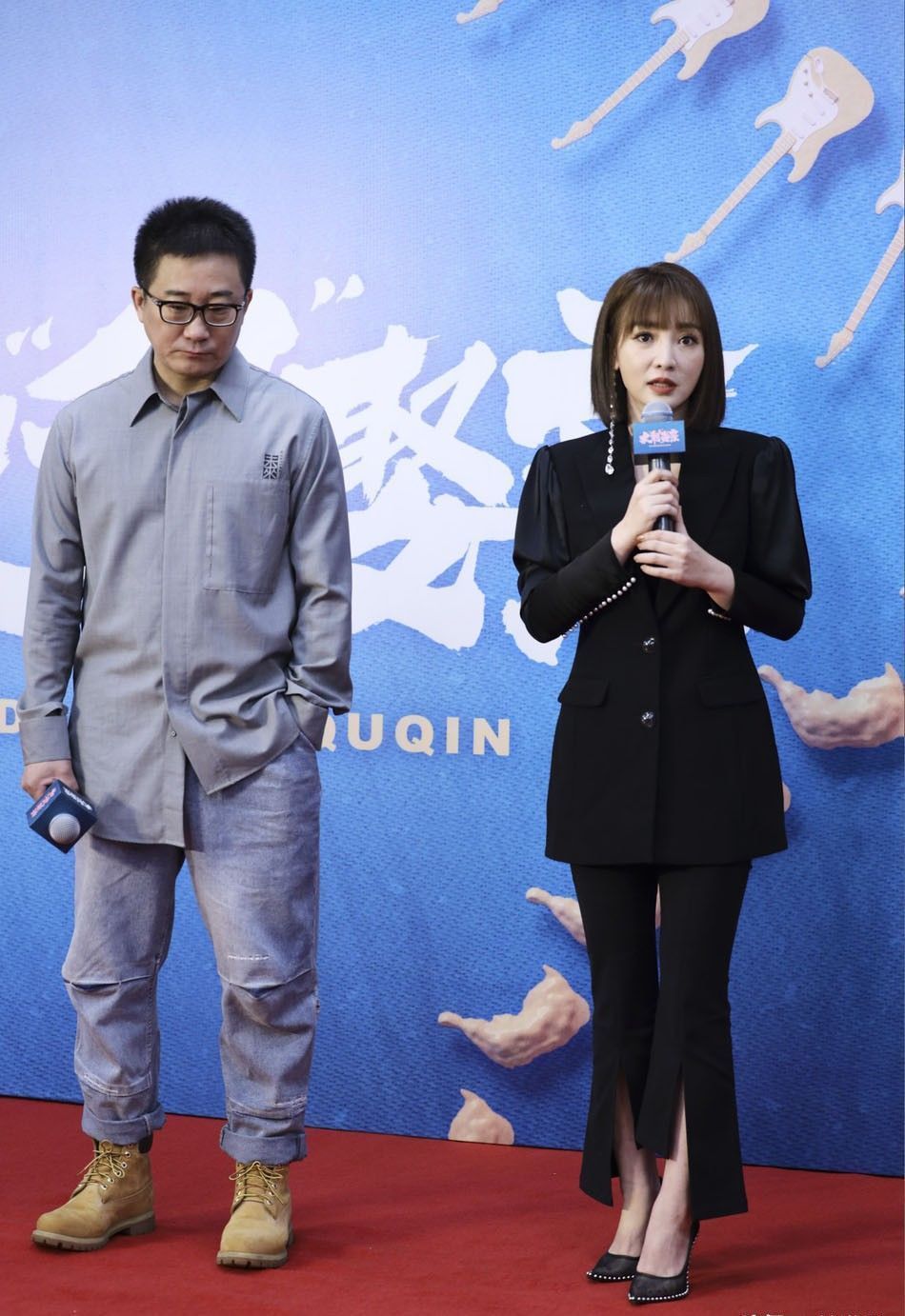  柳岩|40岁柳岩老了，黑西装空气刘海亮相，打扮年轻藏不住眼角皱纹