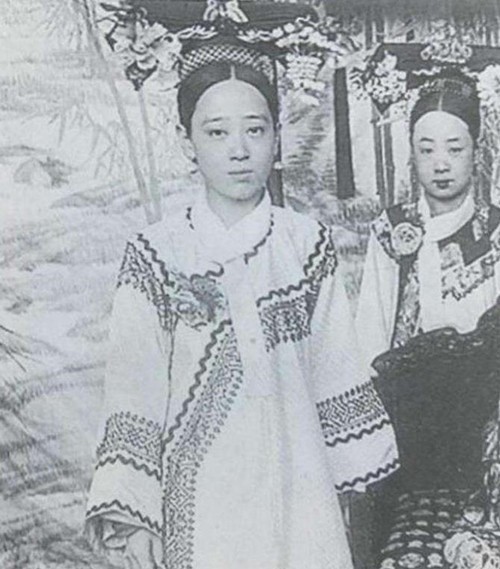 晚清|晚清第一美人:黑白照难掩美貌,慈禧照相必带她,最后却孤独终老