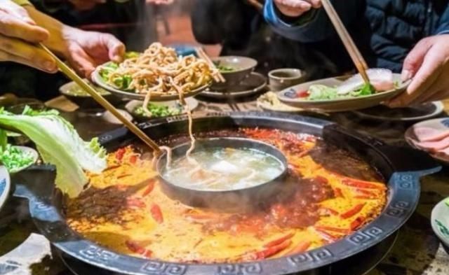 看完|比海底捞还贵的“一头牛”火锅值不值得吃看完后,你愿意去吗