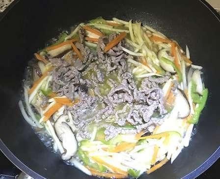 小吃|90后夫妻在英国卖“国产小吃”,每天排长队,老外:晚了吃不到