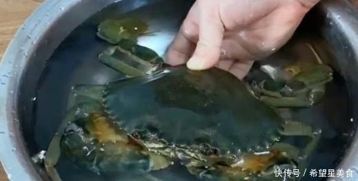 依旧|保存螃蟹时,别直接放冰箱,渔民教你一招,放一周依旧鲜活
