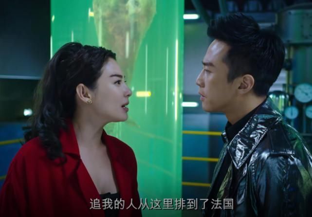 舞蹈|乘风破浪张雨绮跳《屋顶着火》时,谁注意弹幕了瞬间出戏