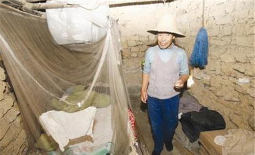 湖北|湖北86岁老人在墓穴生活35年,一辈子没结婚,直言:人心比鬼可怕