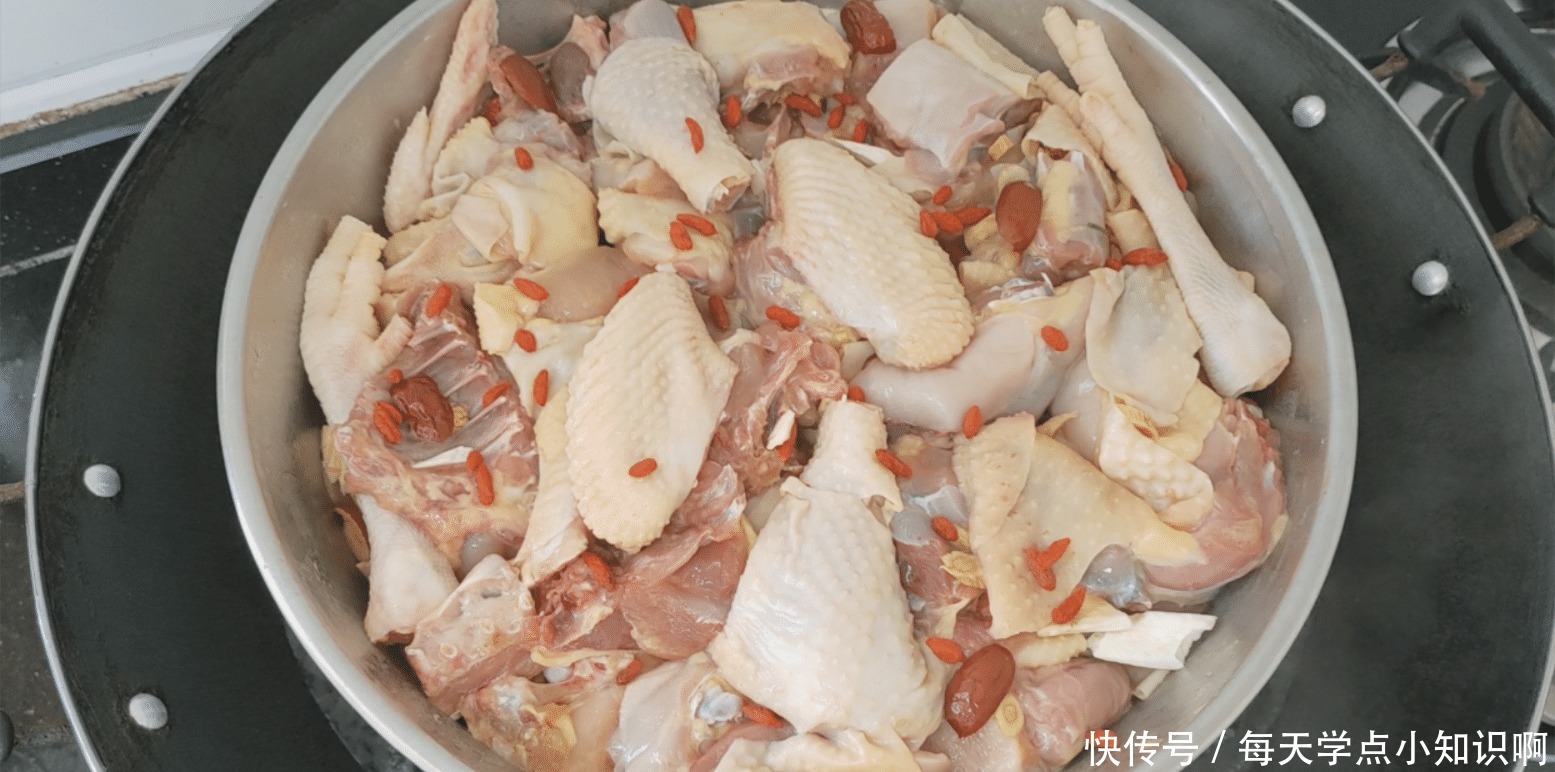 沥干水分|爱吃鸡试试客家一个懒人做法，滋补又好吃，3斤出锅汁都吃光光