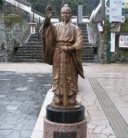 日本|海寇头子帮明朝剿灭倭寇，却被大明错杀，他死后日本人造铜像膜拜