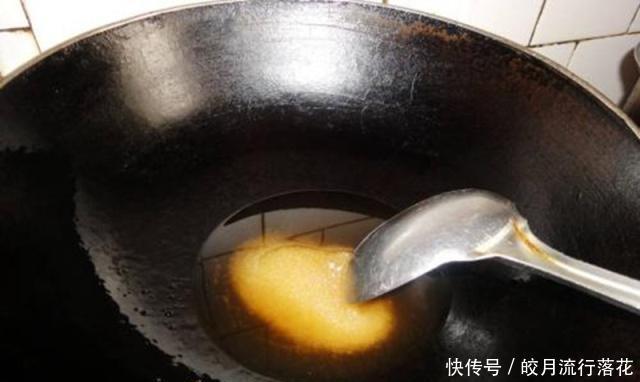 红烧肉|餐厅大厨透露,当你给红烧肉加糖色时,只需注意这一点