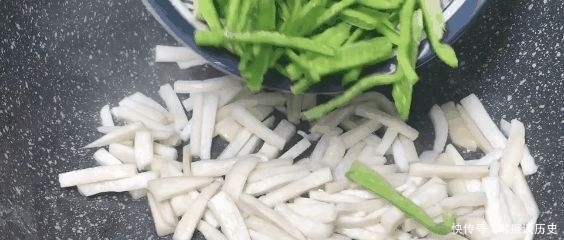 素菜|这两个素菜一起炒,预防心血管疾病,简单美味又健康!