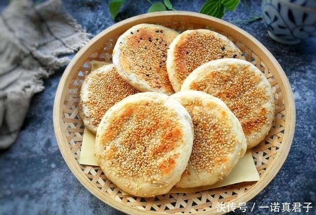 不用|想吃烧饼不用买，没有烤箱也能做，煎一煎凉了也不发硬