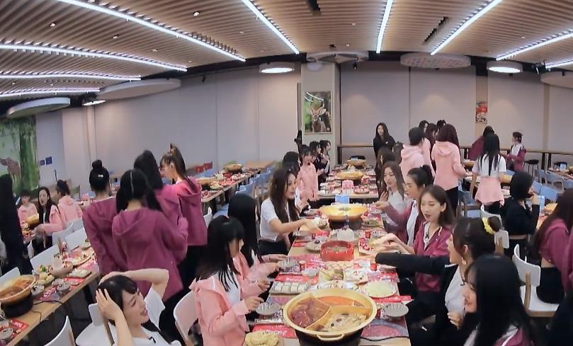  虞书欣|青春有你2同样是吃火锅，别人只看食材，只有安崎关注点不一样