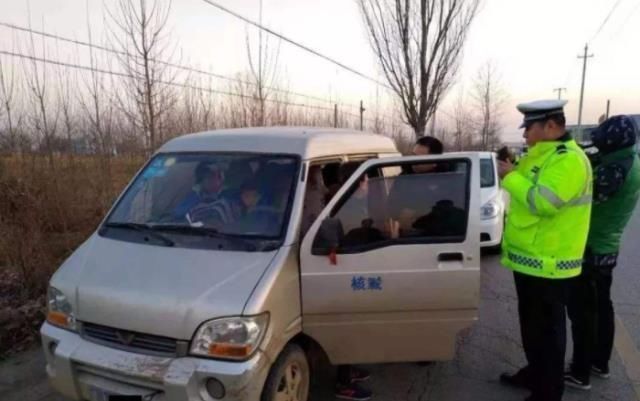到底|面包车不能拉人也不能拉货?车主反问交警:那我到底干嘛用?