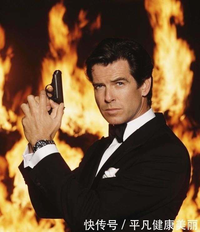 挚友|因新冠去世,67岁皮尔斯布鲁斯南失去45年挚友,提醒人们仍在战斗