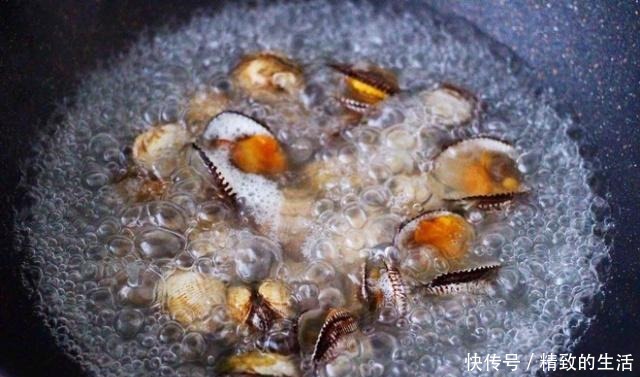 好吃|辣根拌秋葵毛蛤的做法,味道浓郁,营养丰富,口感爽滑,非常好吃