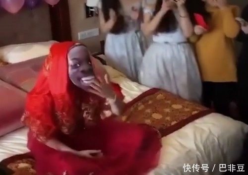 盖头|新郎去接亲,结果掀开新娘盖头的那一刻,新郎瘫在地上