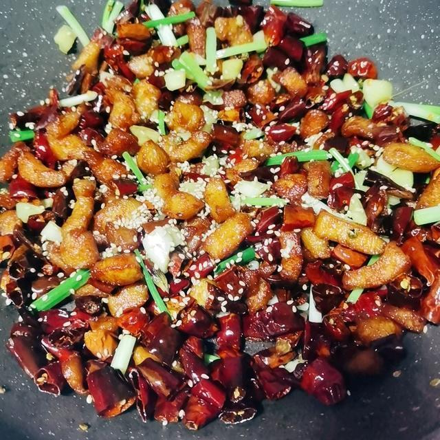 辣椒|外面只有辣椒没有肉,一盘要28,自己在家做,肉多到吃不了