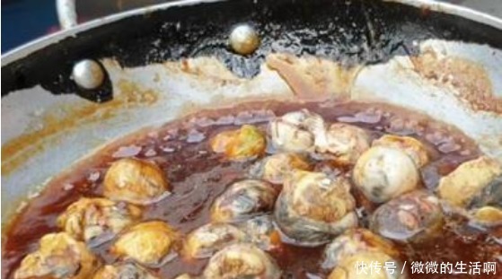 口味|街边现“奇葩小吃”,路人看到不敢买,吃过的人都说香,口味真重