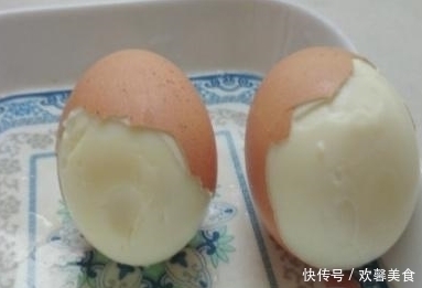 里加|煮鸡蛋别只知道用水煮锅里加一勺它,鸡蛋不开裂不粘壳,超好剥