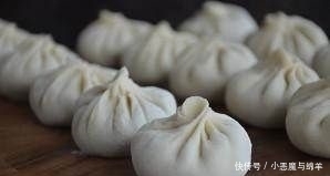 简单|两分钟学会生煎包的做法,简单易学,皮软底脆,咸香多汁