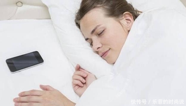 王姐|准妈妈睡觉别把手机离太近,易导致胎儿畸形,很多准父母都不知道