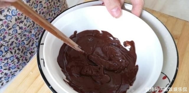  记得|爱吃巧克力记得收藏，教你一种特殊的吃法，软甜可口，止不住