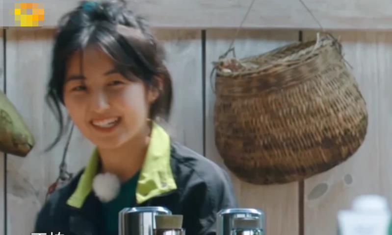 张子枫|《向往4》做饭曝造假后,张子枫起床照也露馅网友装不出来
