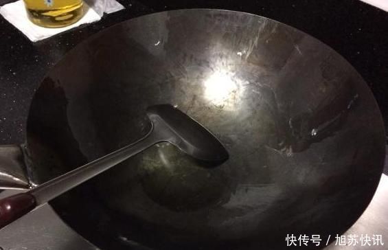 菜不会出现粘锅|新锅不要直接用,大厨教你正确“开锅”,使用寿命长,炒菜不粘锅