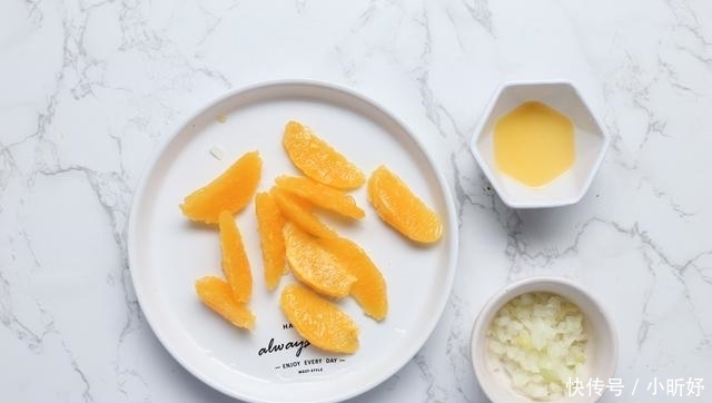 多汁|鸡胸肉又老又柴吃不下?试试这样做,鸡胸肉鲜嫩多汁,成抢手货