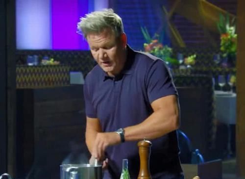 差距|米其林大厨做荷包蛋,下锅之前先搅水,切开鸡蛋才知道差距在哪