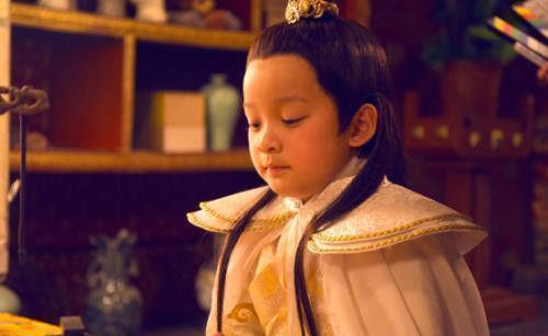 天子|熊孩子爬上龙椅,皇帝问:当天子好玩吗?孩子妙答4字,成功登基