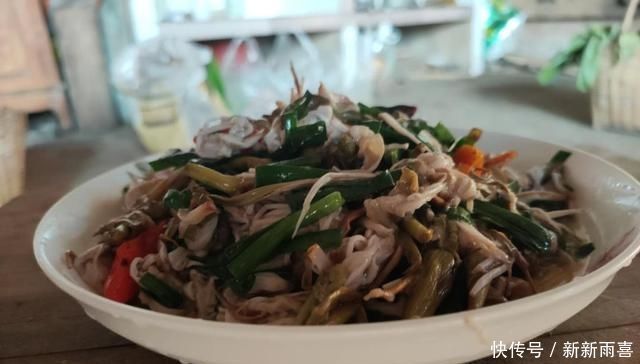 下饭|山上这野花,见了必摘一大袋,焯水炒一炒,清香又爽口,太下饭了