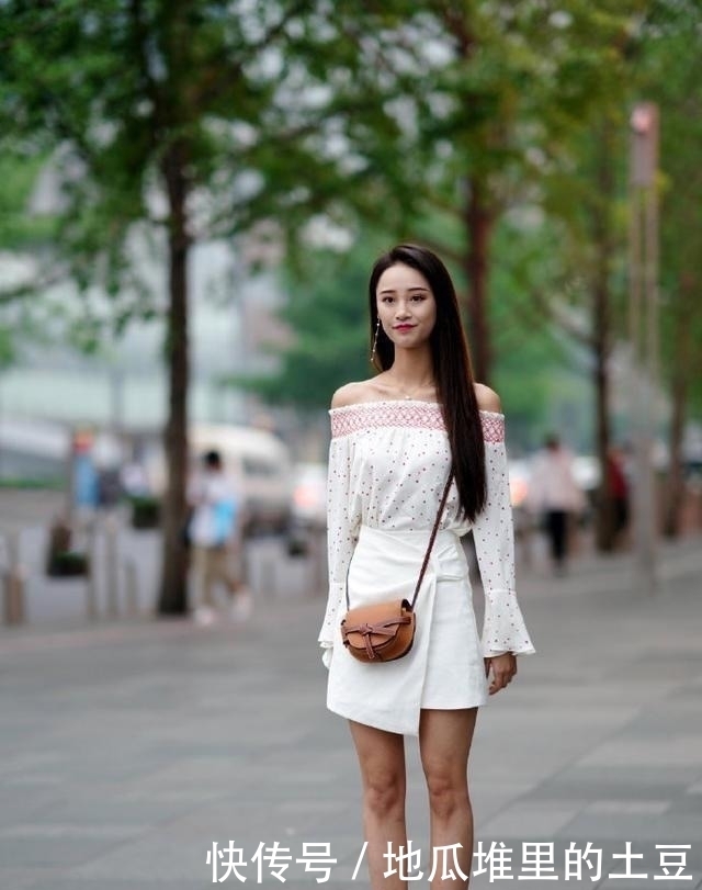  分手|街拍穿搭：我从来不会在分手很久后才会哭，因为不值！