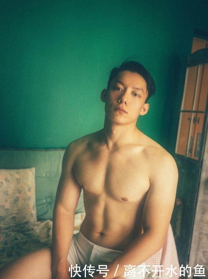 肌肉|爱健身的95后,雕刻出满身肌肉化身模特出镜,气质不输陈坤