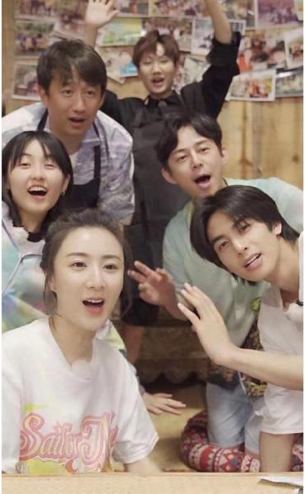 名嘴|《向往的生活》那么火带货却不如薇娅,名嘴何炅甘当网络主播陪衬