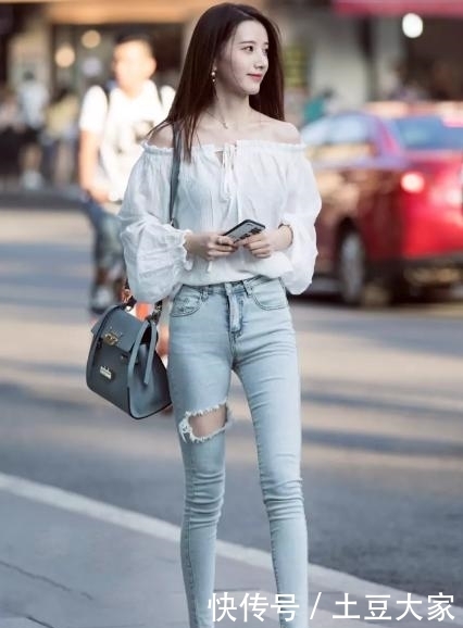 小姐姐|街拍:图三穿黑色超短裤的小姐姐,一双大长腿惹眼球!