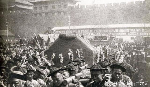 人人|她的葬礼隆重盛大,但是人人却都害怕,只因这诡异的出殡