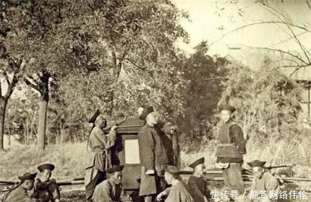 老照片|晚清老照片:图二官员出巡官威十足,图四阅兵的官员也不遑多让