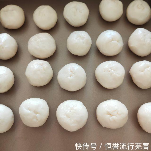 蛋黄|蛋黄酥,自己做的吃着更健康