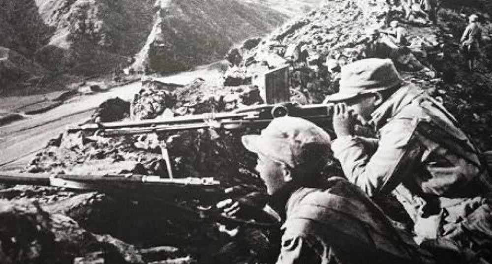 八路军|日军3万人将我军300人包围,此人拿望远镜一看,下令:进攻